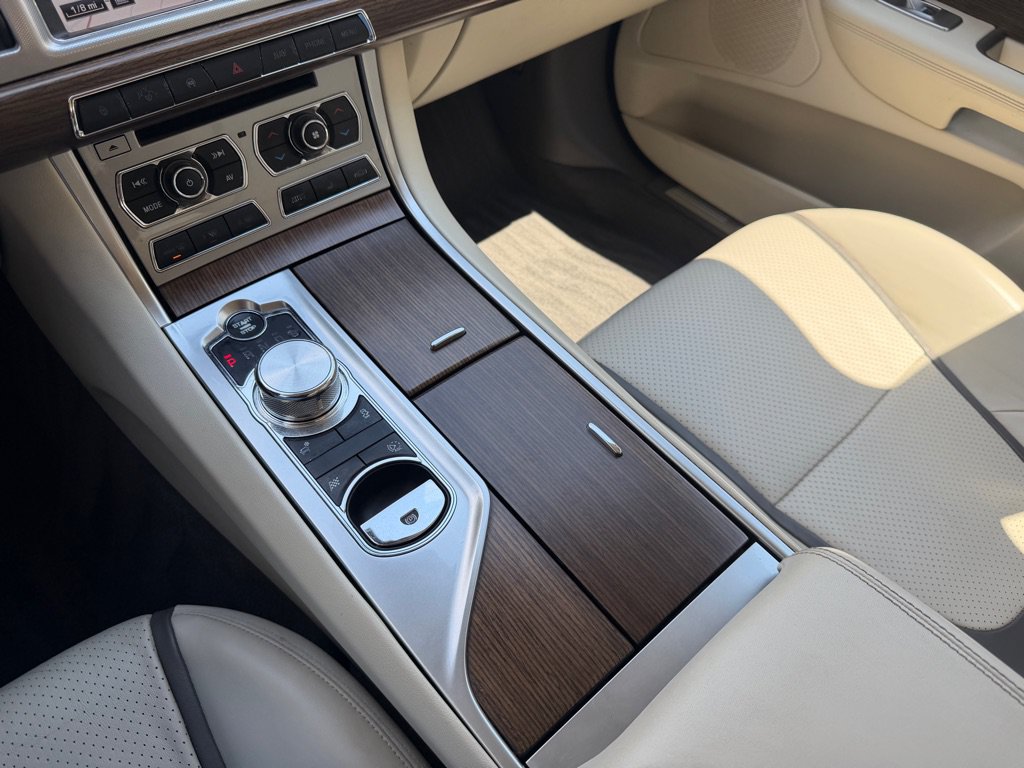 Used 2014 Jaguar XF 3.0 AWD/4WD image 19