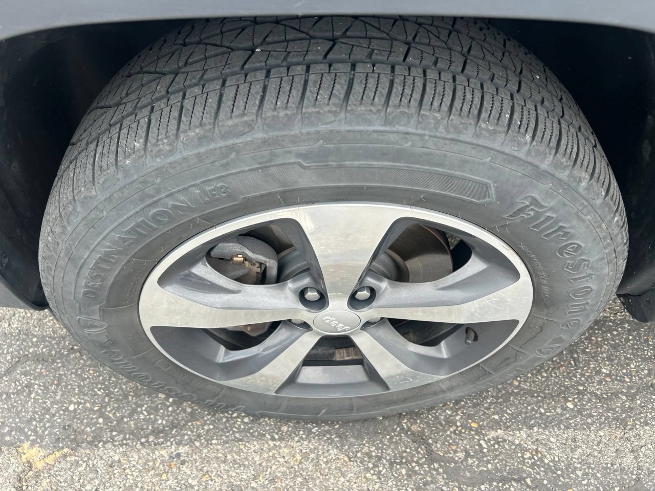 Used 2019 Jeep Cherokee Limited AWD/4WD image 9
