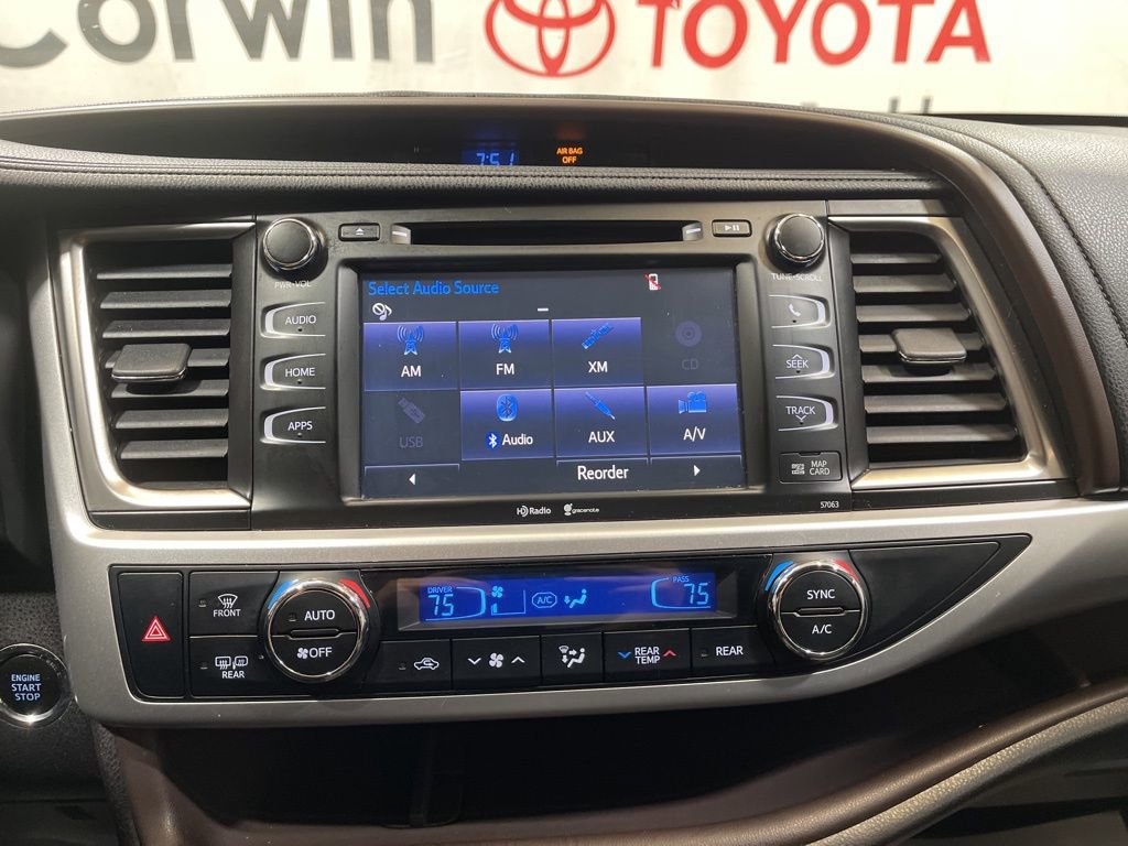 Used 2015 Toyota Highlander XLE image 24