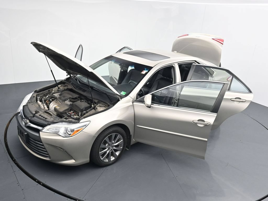 Used 2017 Toyota Camry XLE w/ Moonroof Package FWD image 26