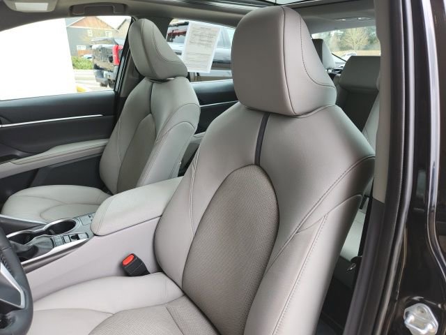 Used 2024 Toyota Camry XLE w/ Navigation Package AWD/4WD image 17