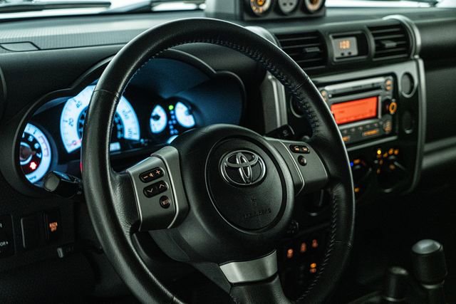 Used 2014 Toyota FJ Cruiser 4WD w/ Upgrade Package image 22
