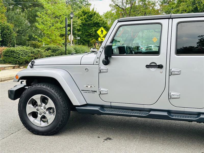 Used 2018 Jeep Wrangler Unlimited Sahara w/ Connectivity Group image 15