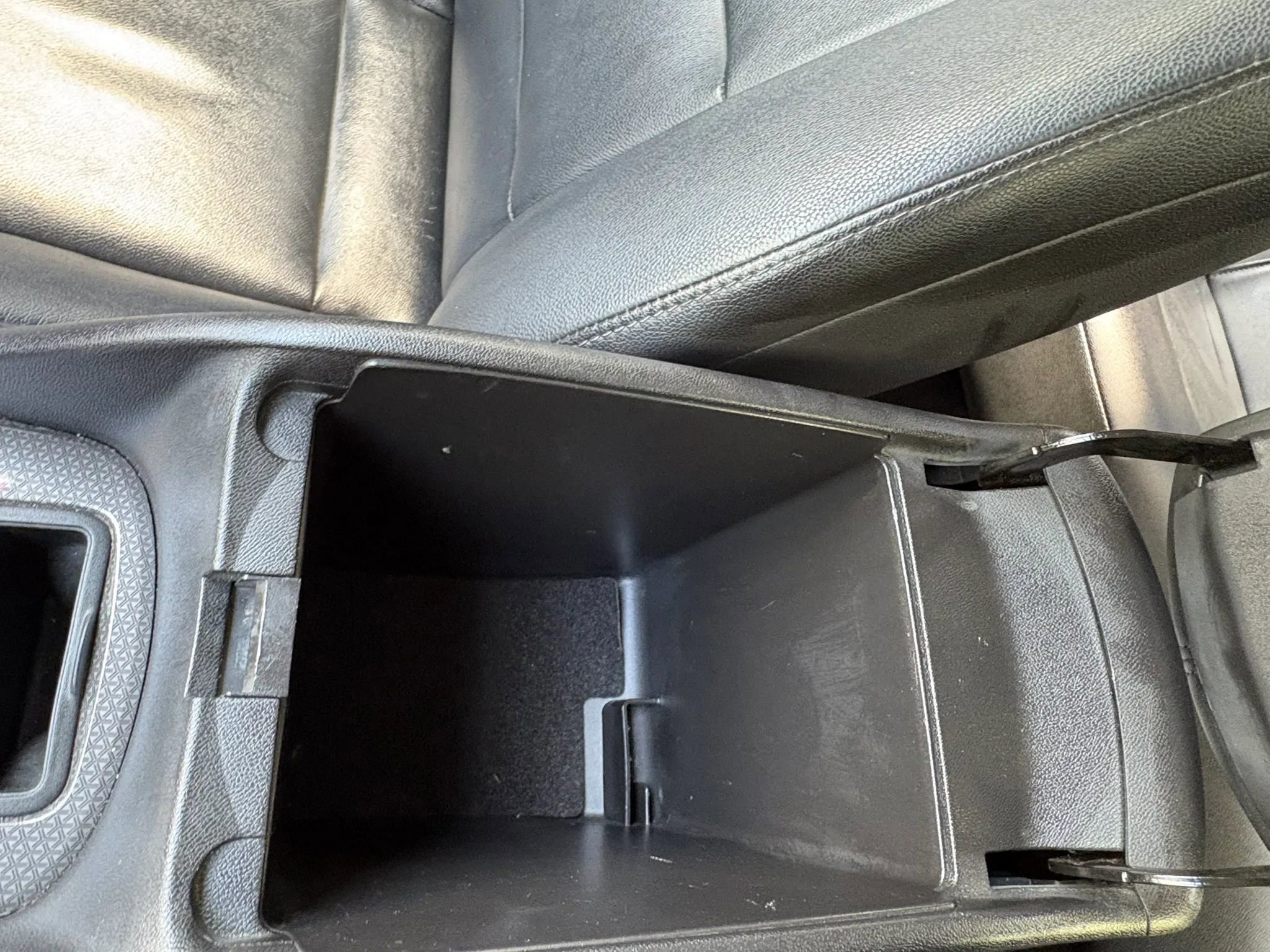 Used 2017 Chevrolet Malibu LT w/ Leather Package image 40