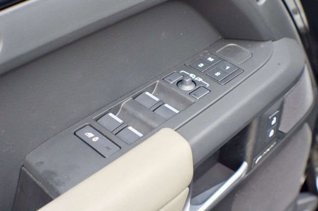 Used 2025 Land Rover Defender 110 S AWD/4WD image 39