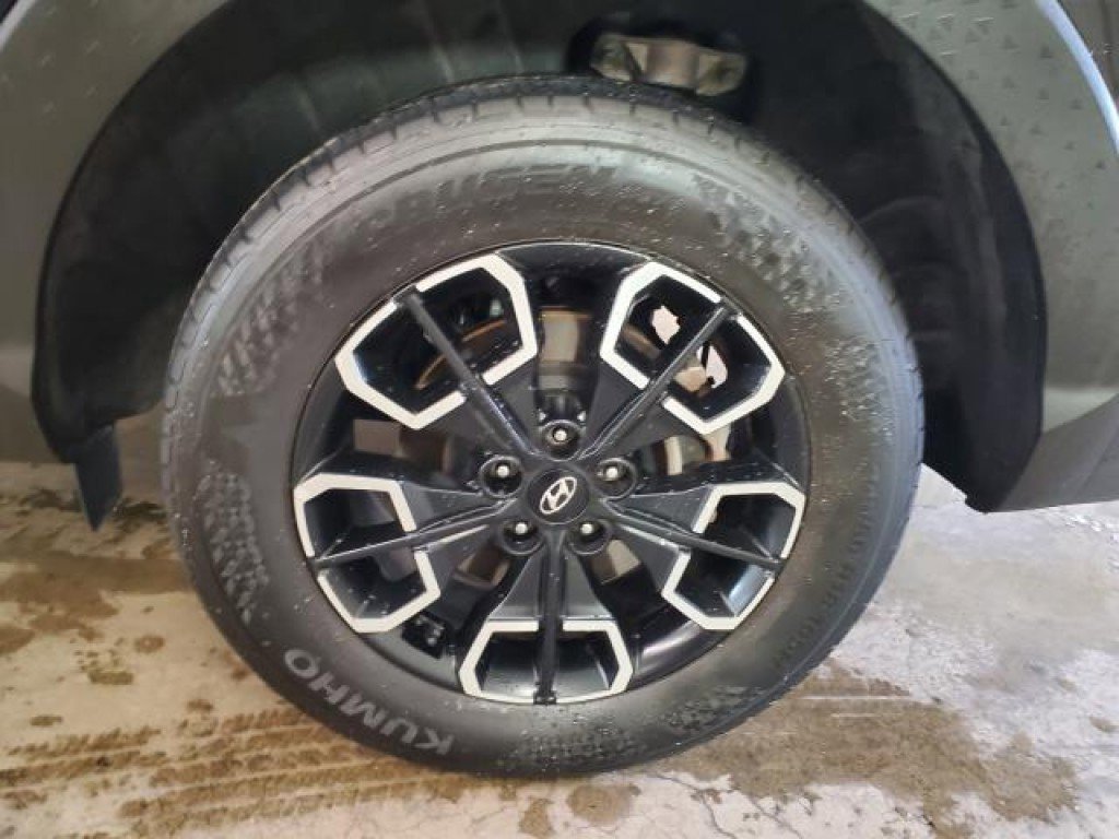 Used 2023 Hyundai Santa Cruz SE w/ Cargo Package image 5