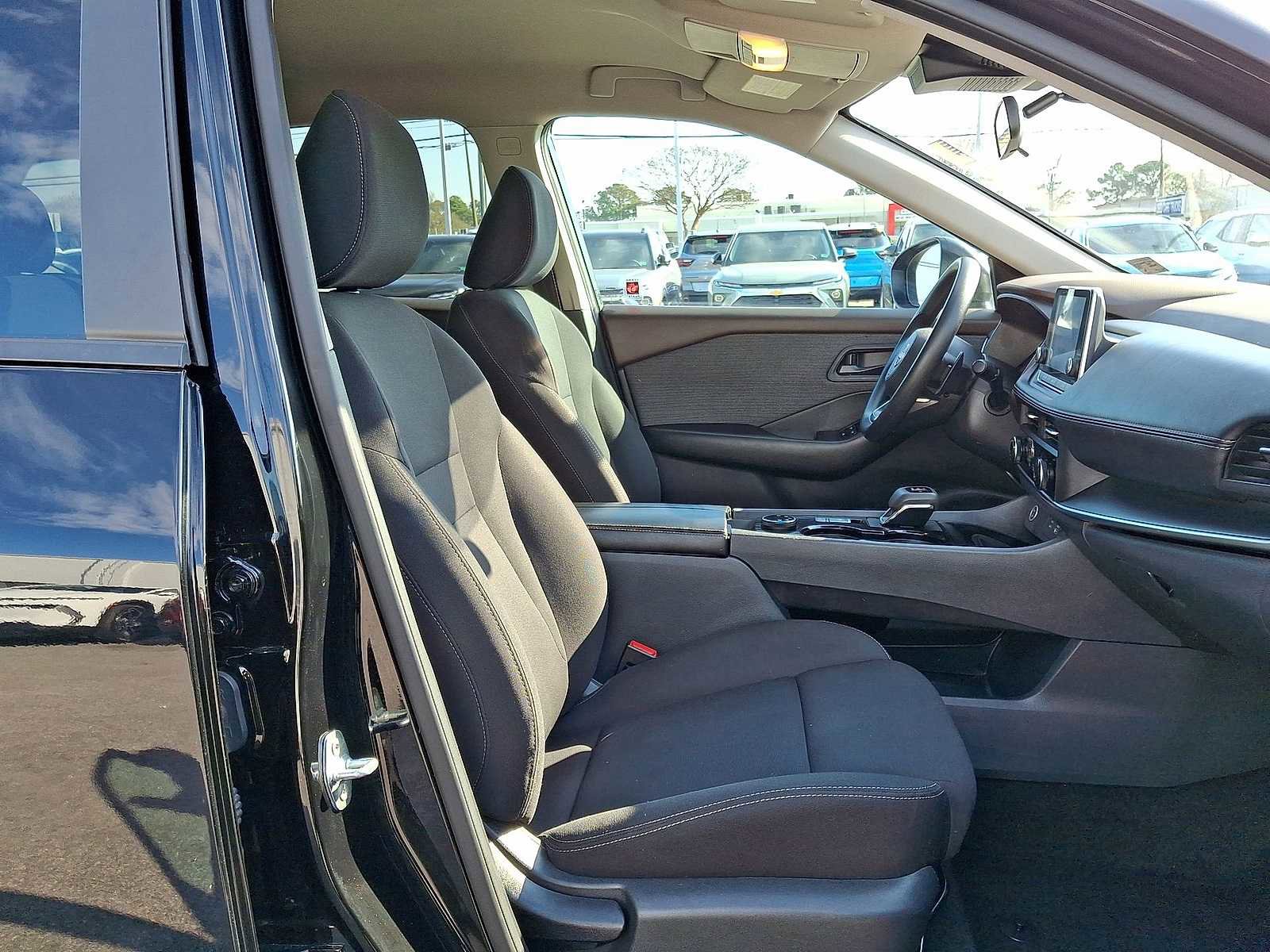 Used 2023 Nissan Rogue S image 32