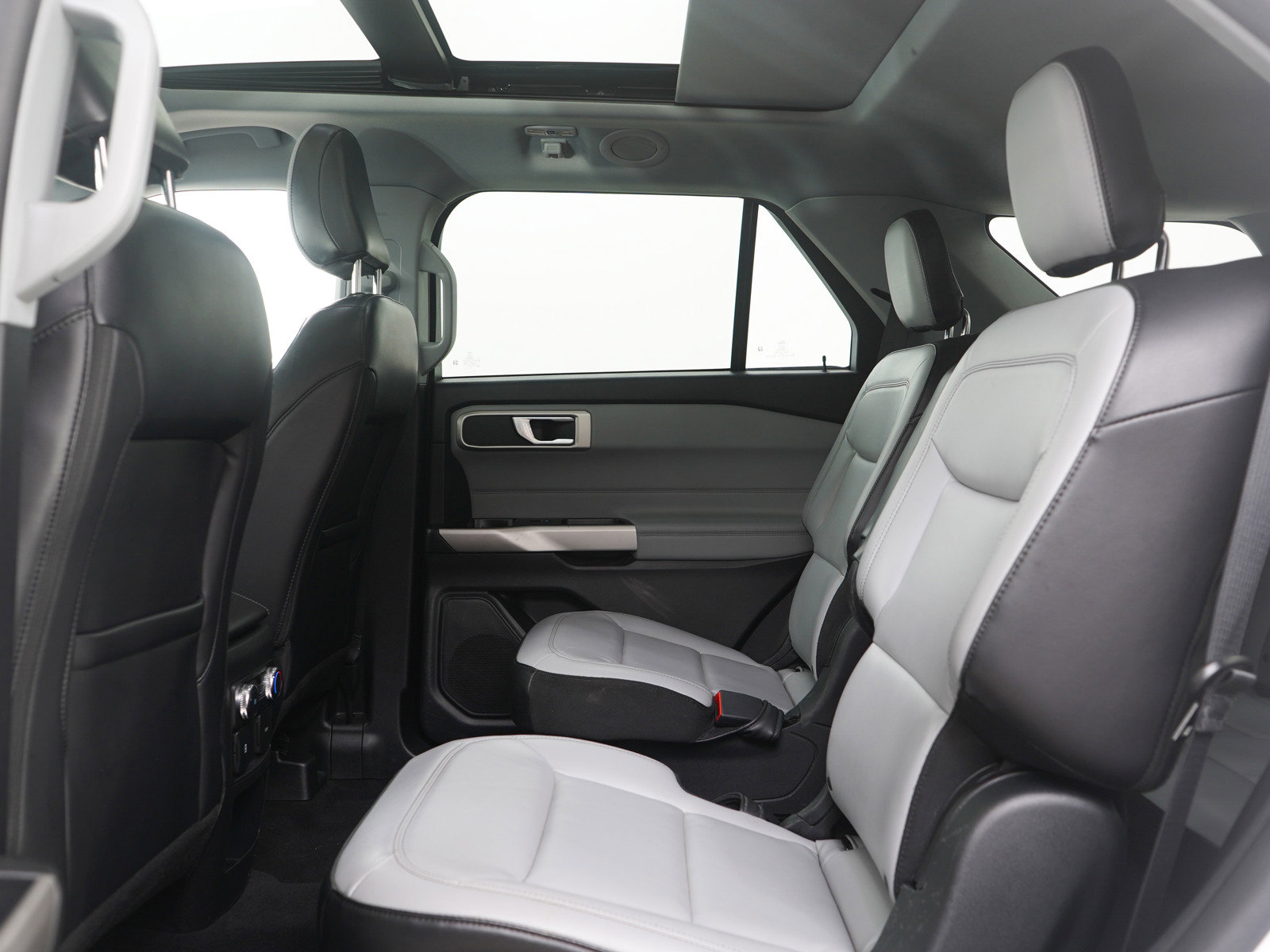 Used 2021 Ford Explorer XLT w/ XLT Sport Appearance Package image 20
