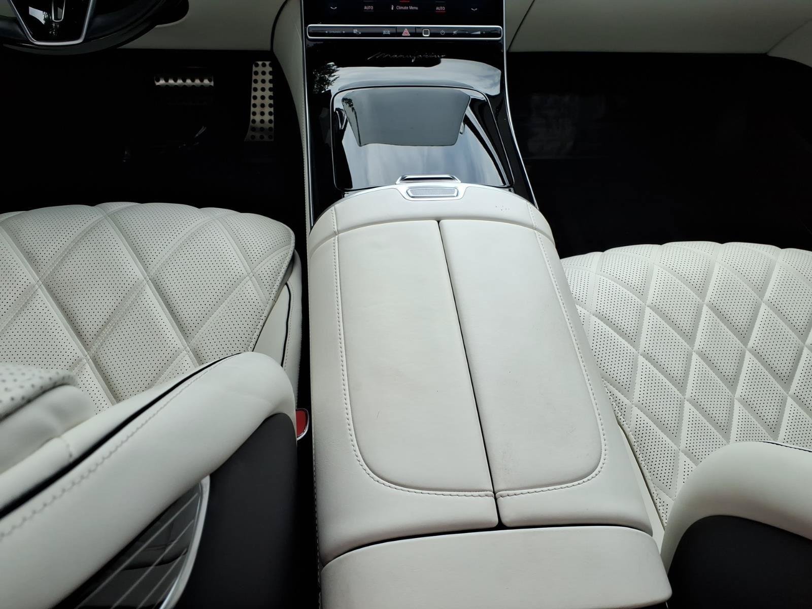 Used 2022 Mercedes-Benz S 580 4MATIC Sedan w/ AMG Line Package image 17