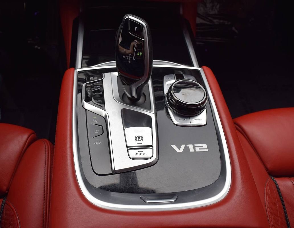 Used 2022 BMW M760i xDrive w/ Luxury Rear Seating Package image 45