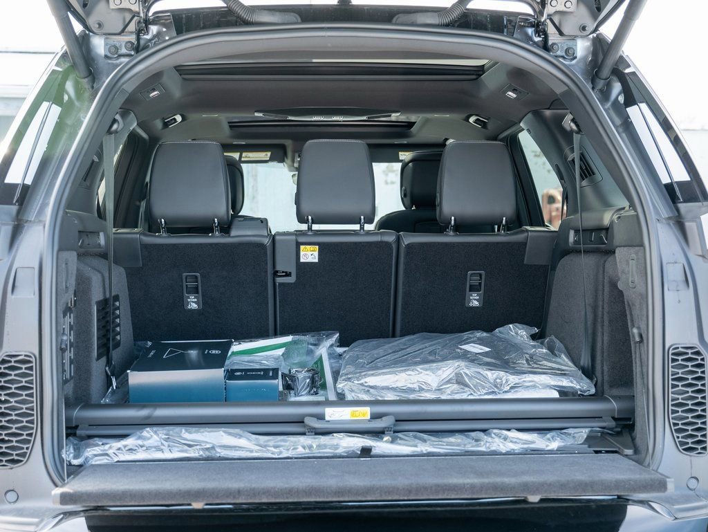 New 2025 Land Rover Discovery Dynamic SE image 25