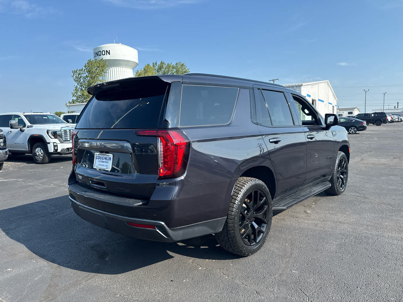 Certified 2024 GMC Yukon AT4 w/ Technology Package AWD/4WD image 5