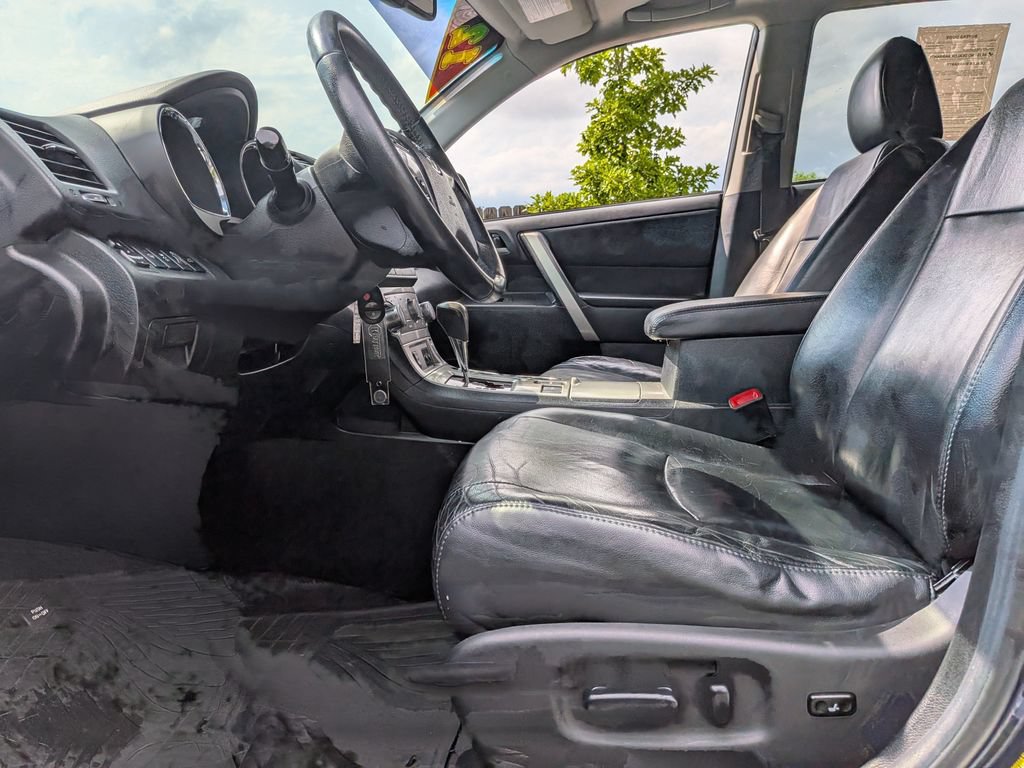 Used 2012 Toyota Highlander SE w/ Tow Pkg FWD image 10