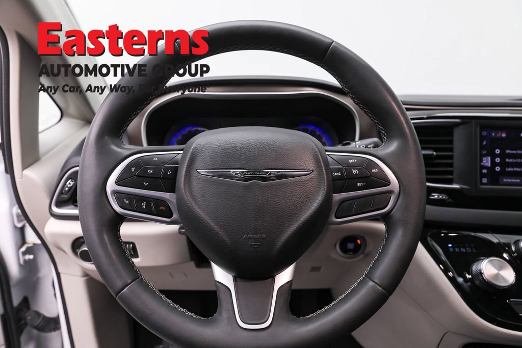 Used 2023 Chrysler Voyager LX image 10