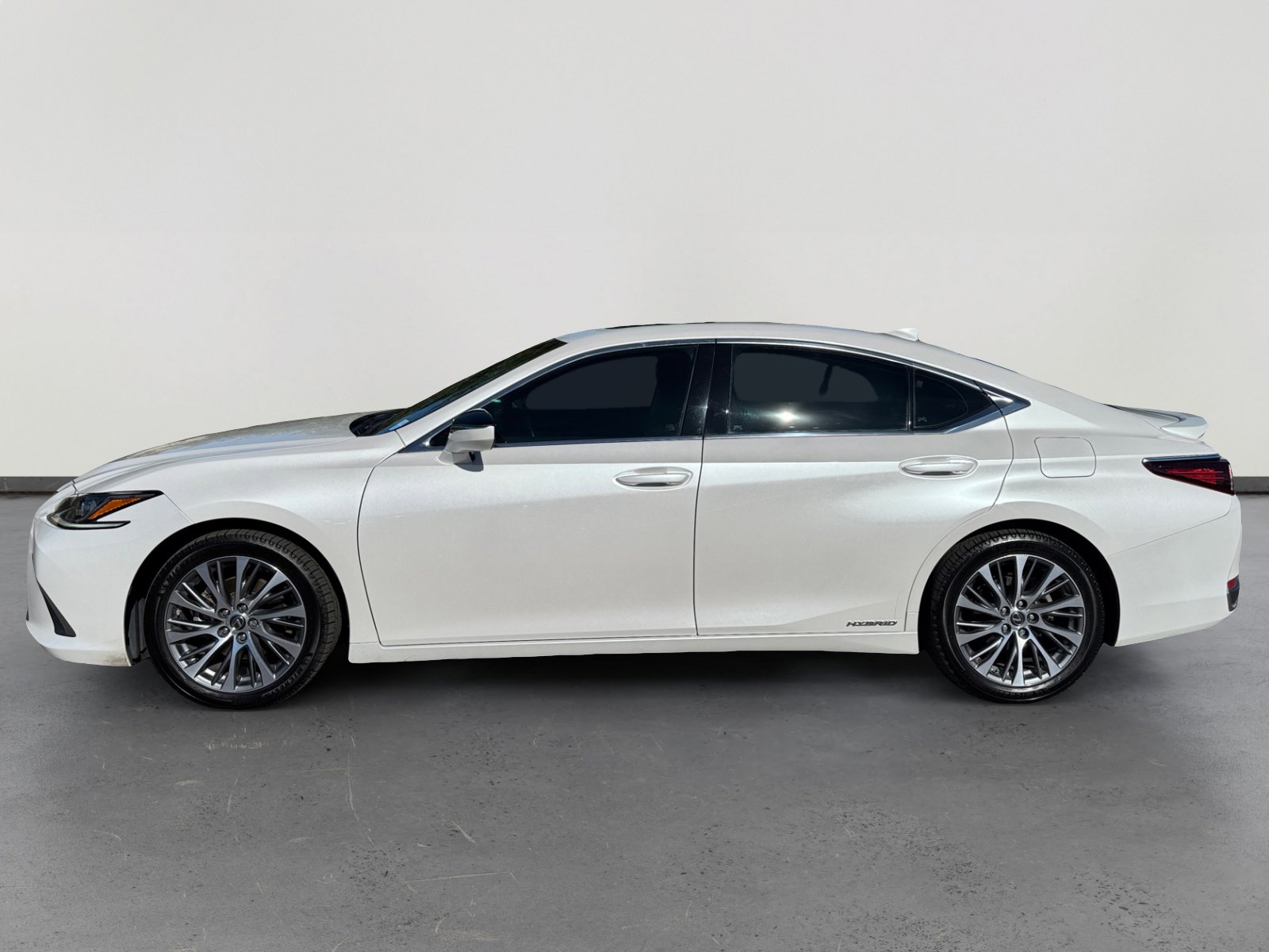 Used 2021 Lexus ES 300h w/ Premium Package image 2