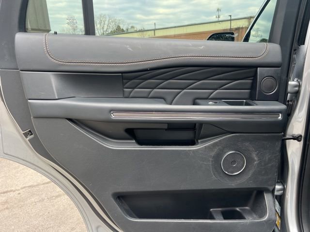 Used 2023 Ford Expedition Platinum image 17