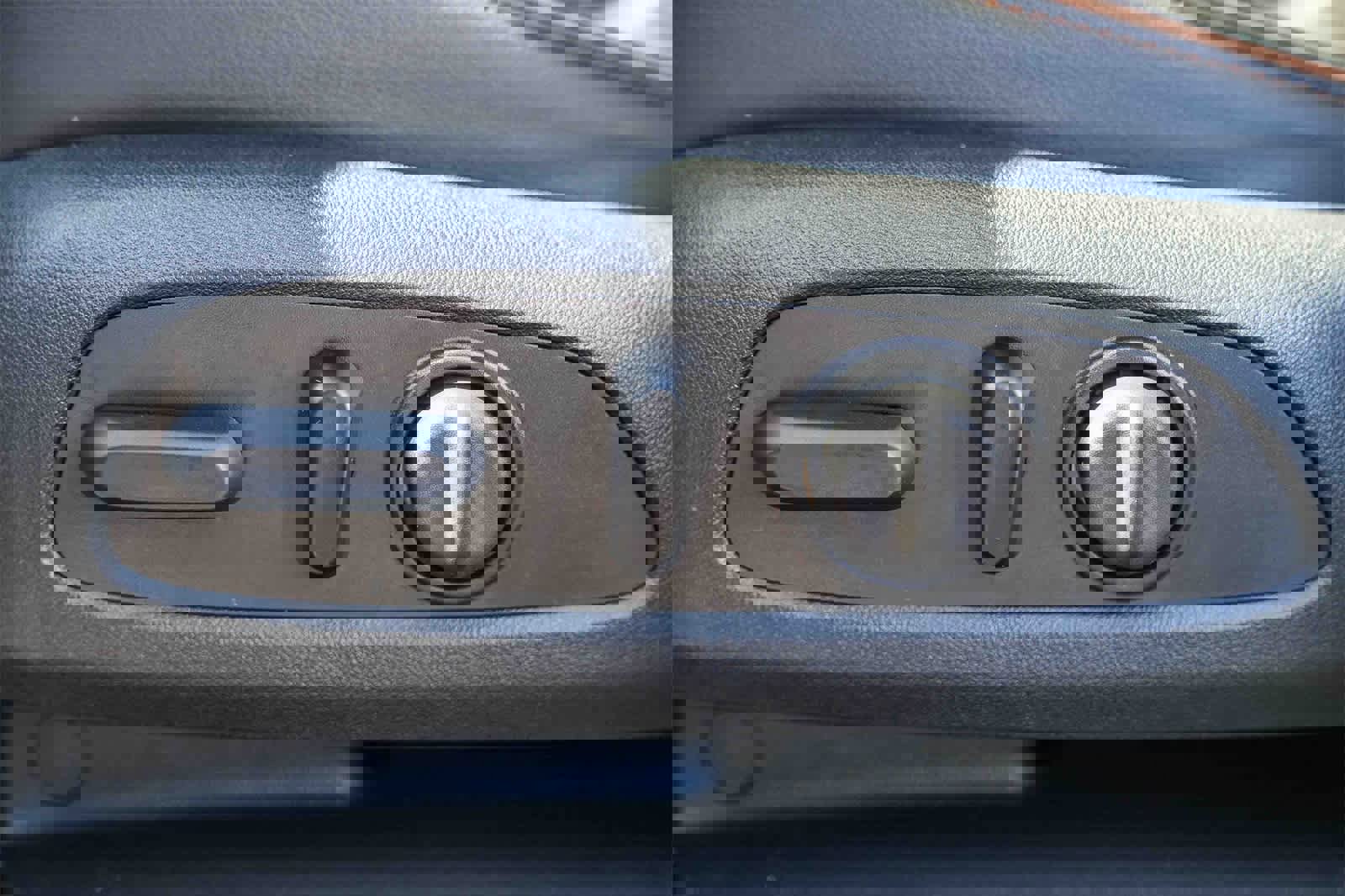 Used 2023 GMC Acadia AT4 w/ Technology Package image 19