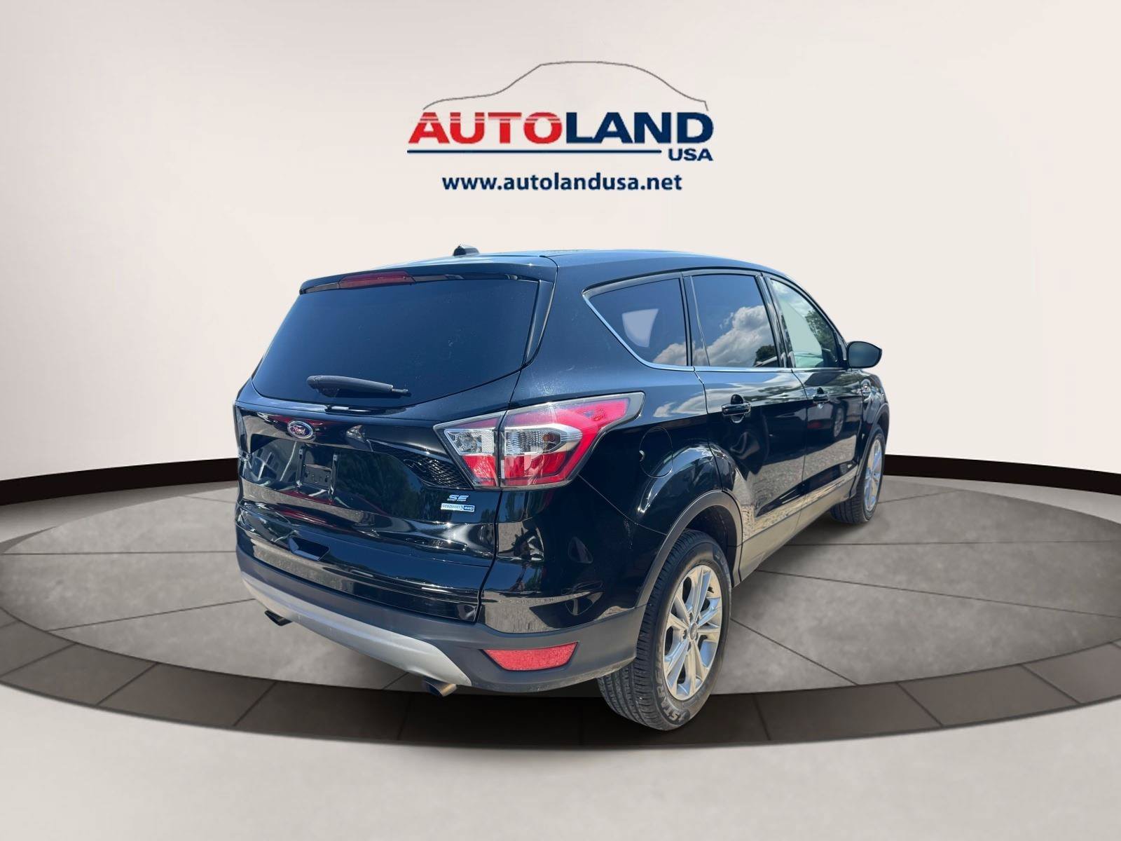 Used 2017 Ford Escape SE AWD/4WD image 3