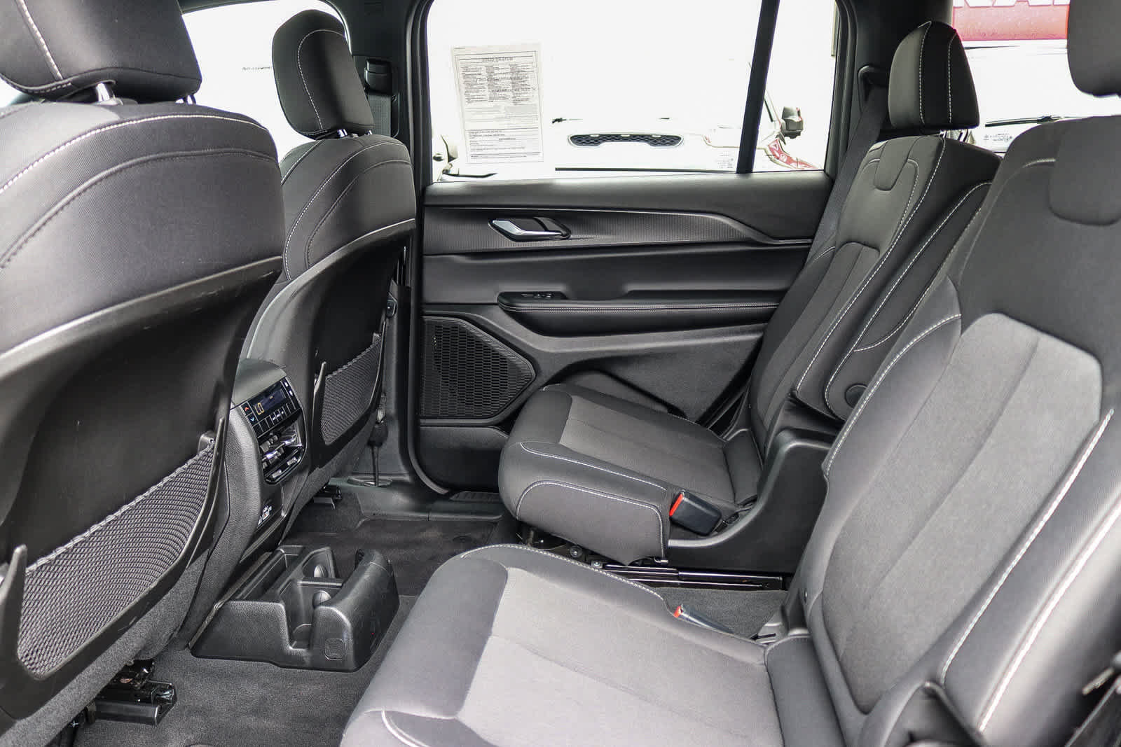 Used 2025 Jeep Grand Cherokee L Laredo RWD image 17