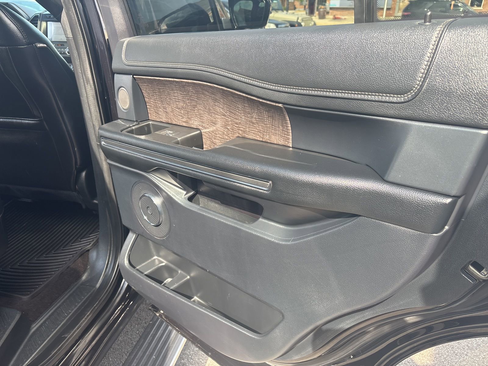 Used 2020 Ford Expedition Limited w/ Equipment Group 302A image 23