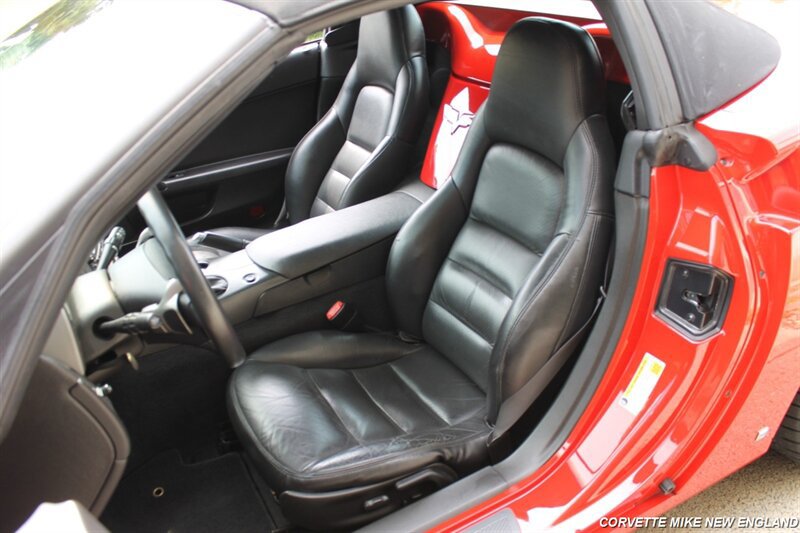 Used 2007 Chevrolet Corvette Convertible w/ Preferred Equipment Group RWD image 29