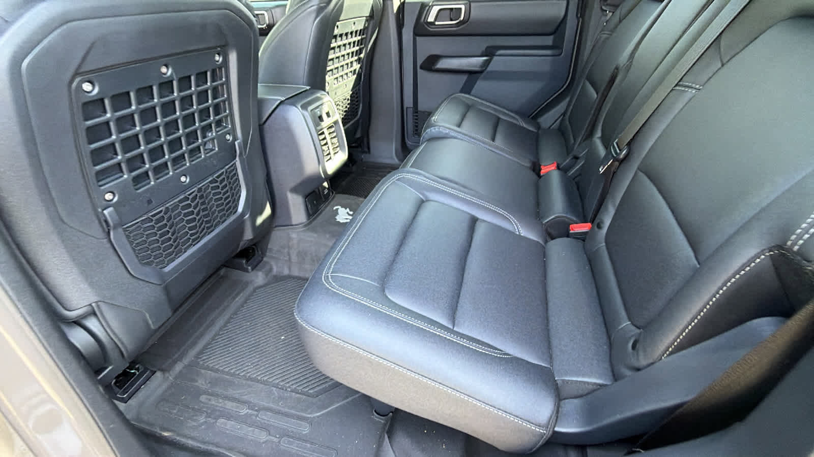 Used 2025 Ford Bronco Badlands AWD/4WD image 17