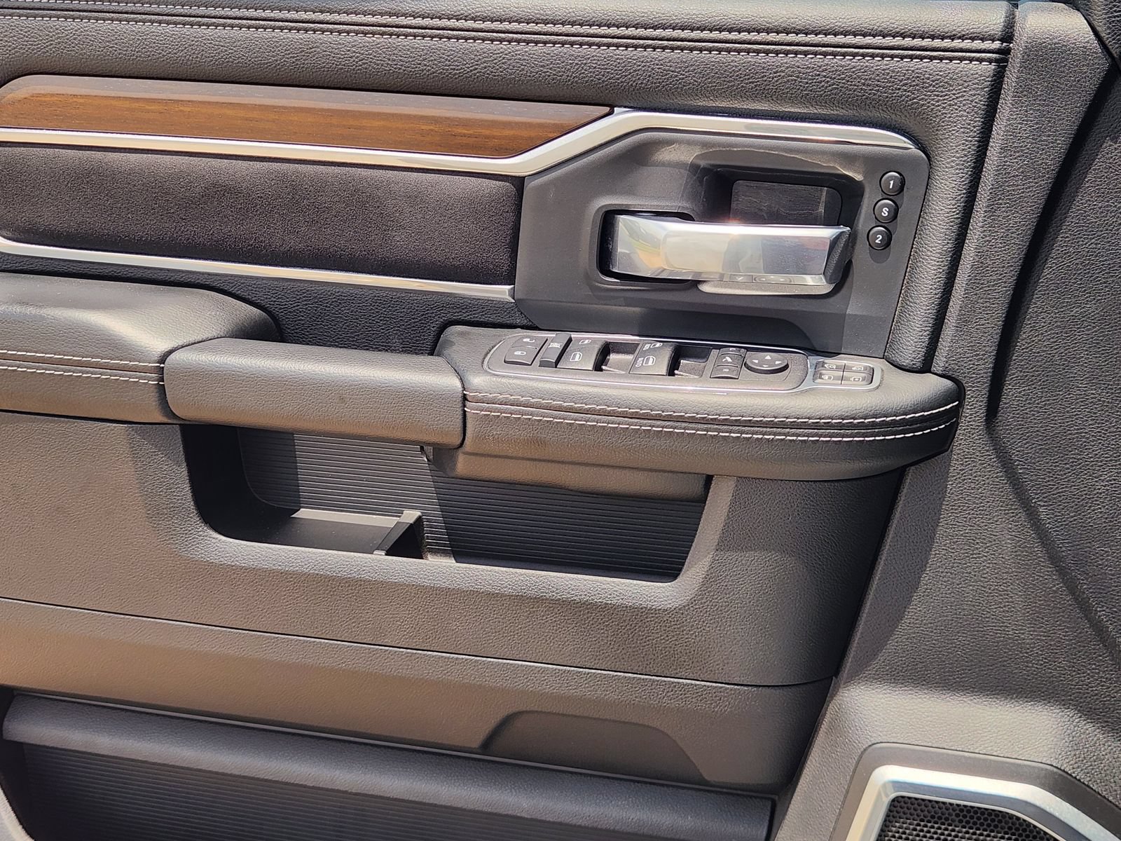 Used 2024 RAM 3500 Laramie w/ Chrome Bumper Package AWD/4WD image 23