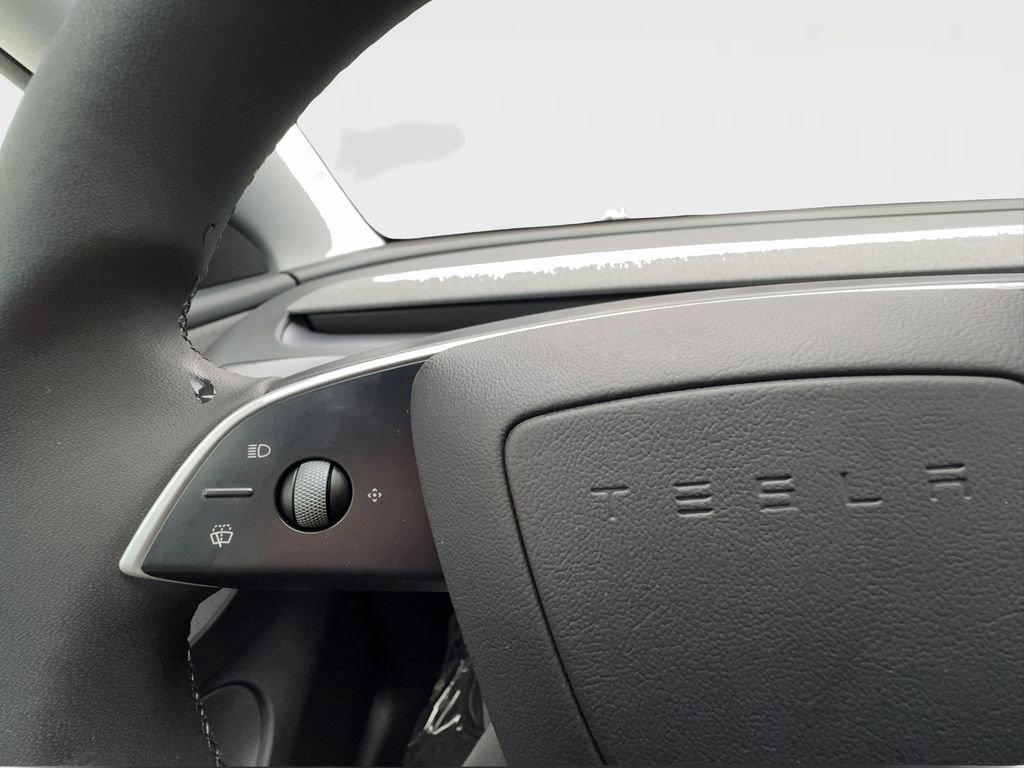 Used 2026 Tesla Model Y 2WD image 35