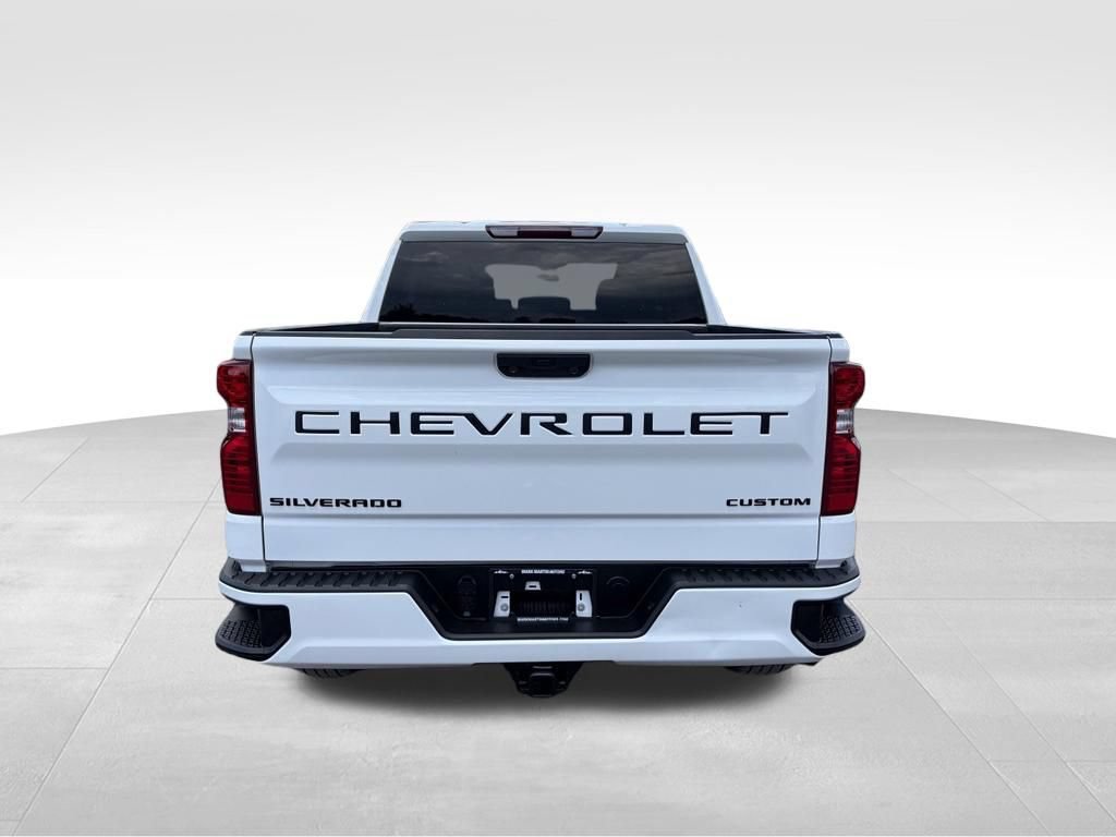 Used 2024 Chevrolet Silverado 1500 Custom w/ Dark Appearance Package AWD/4WD image 17