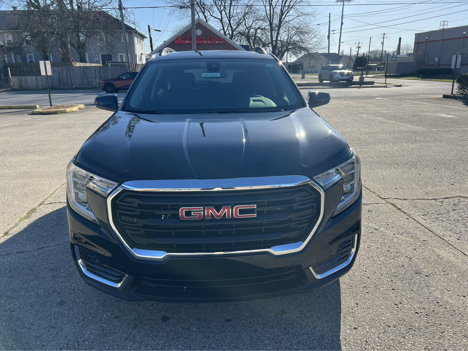 New 2024 GMC Terrain SLE w/ Driver Convenience Package FWD image 3