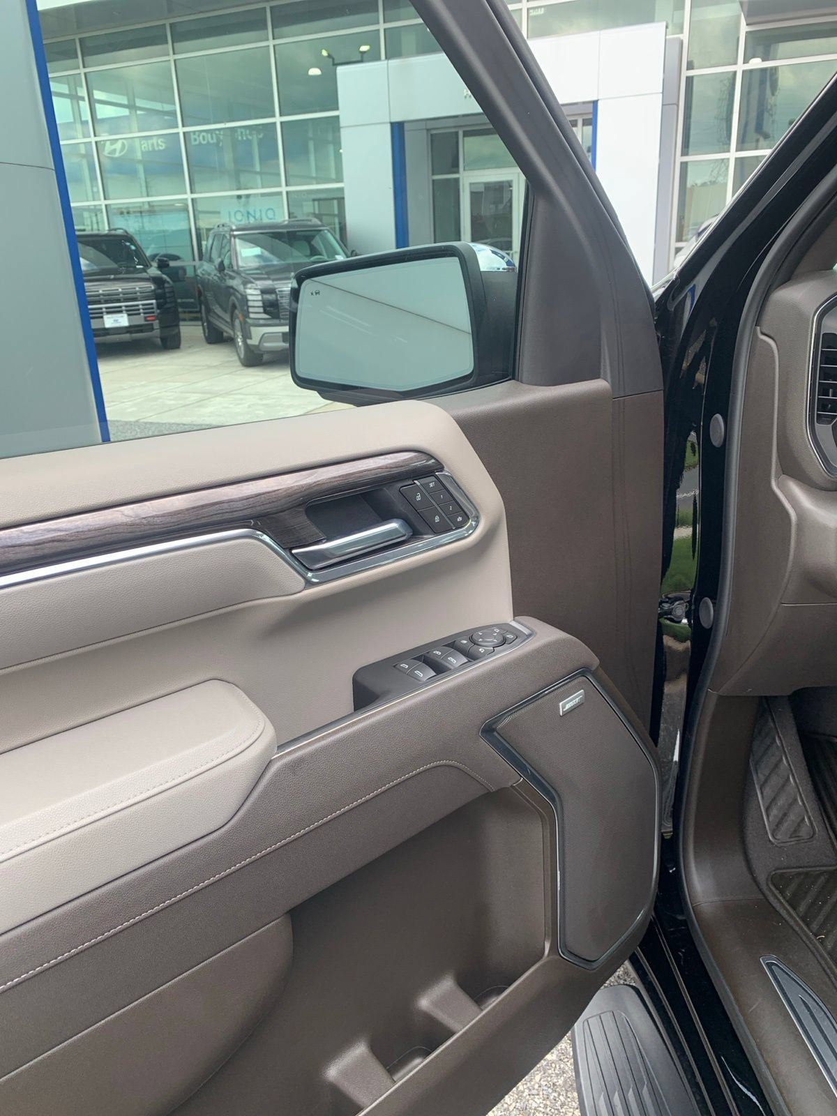 Used 2025 Chevrolet Silverado 1500 LTZ w/ LTZ Premium Package AWD/4WD image 10