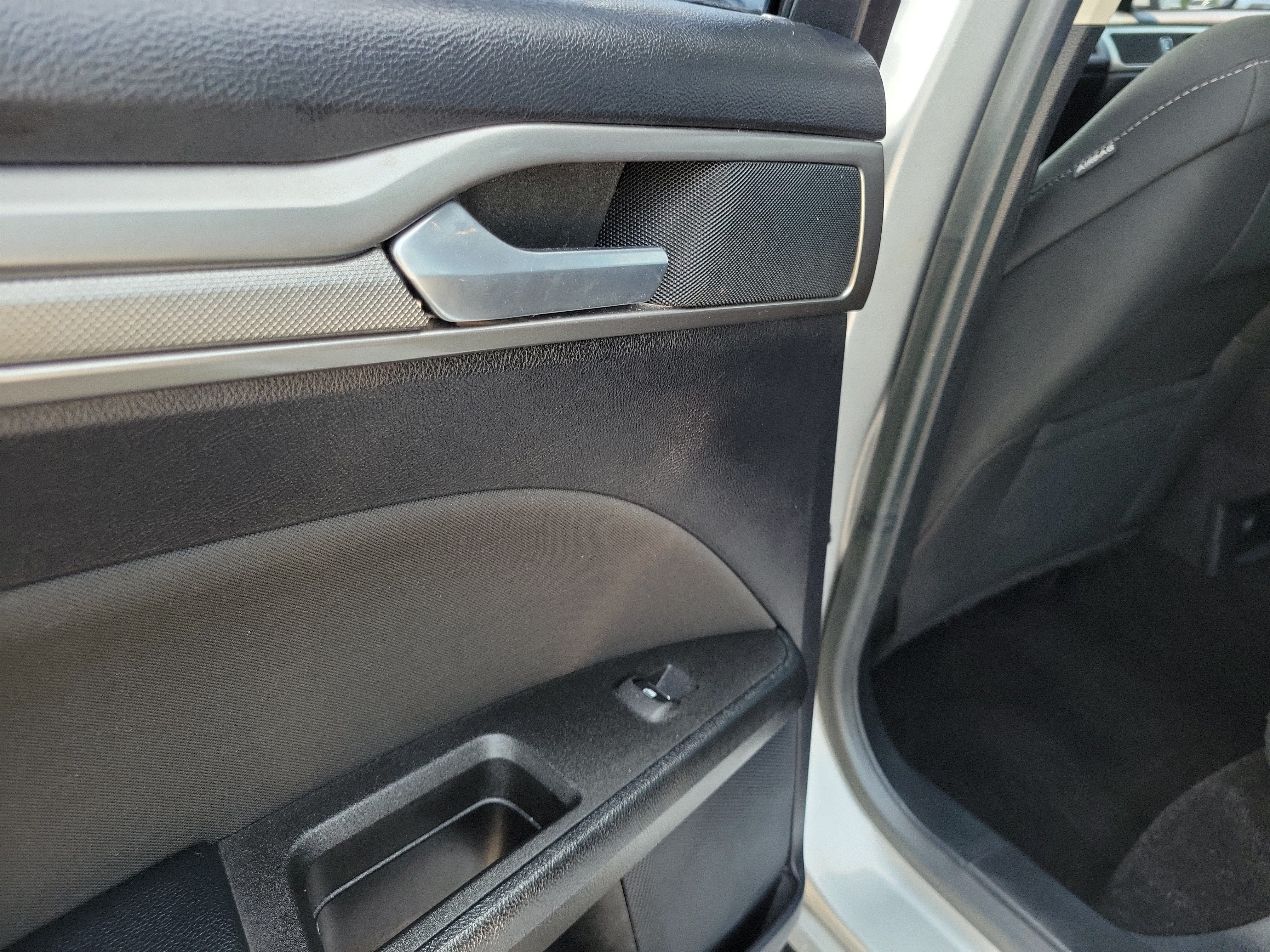 Used 2018 Ford Fusion SE FWD image 13