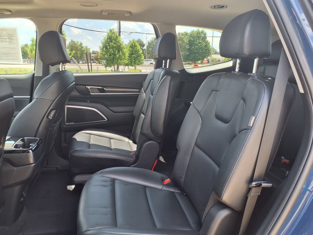 Used 2025 Kia Telluride S FWD image 19