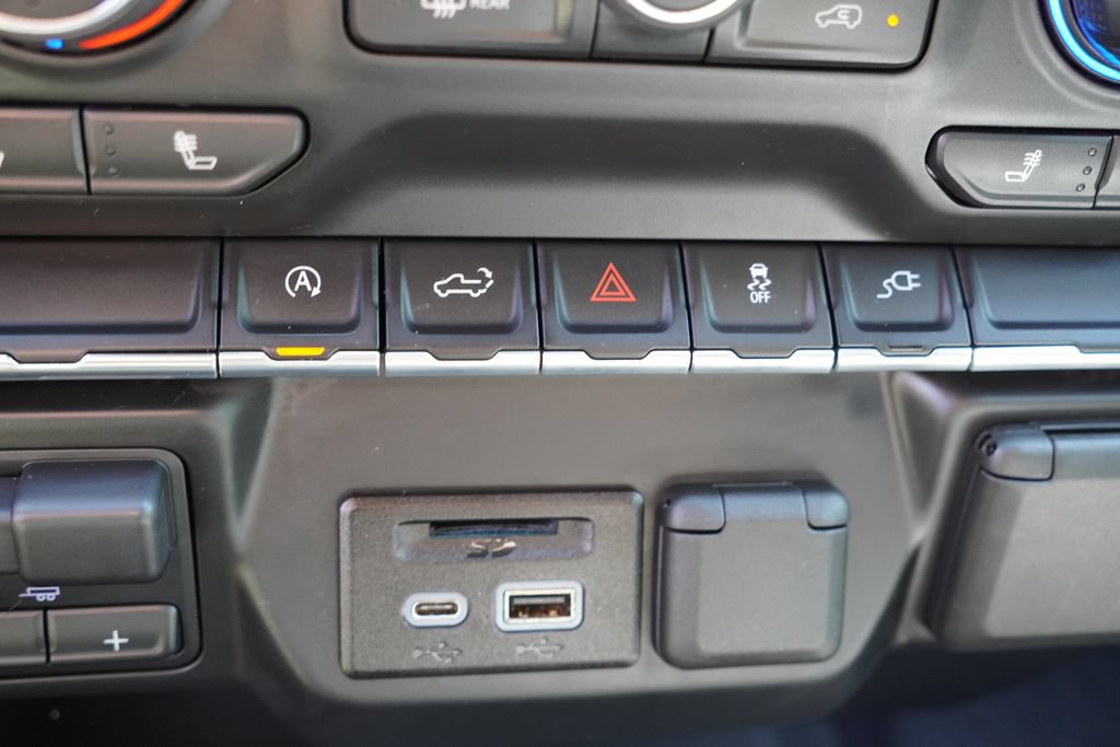 Certified 2019 Chevrolet Silverado 1500 LT w/ All-Star Edition AWD/4WD image 29