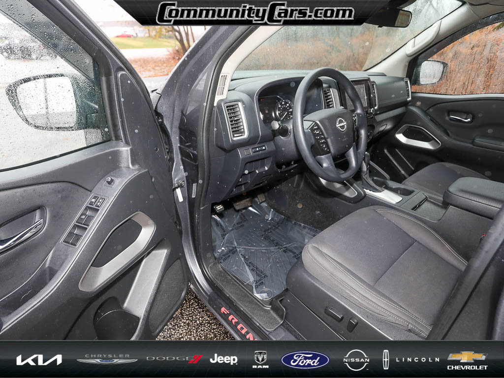 Used 2023 Nissan Frontier SV image 13