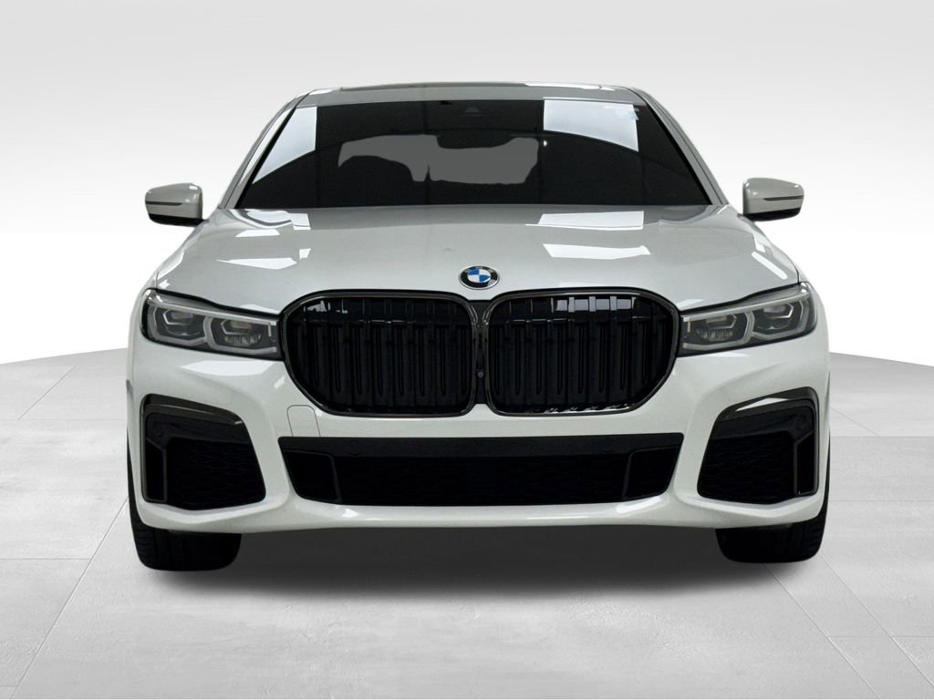 Used 2022 BMW 750i xDrive w/ Autobahn Package image 2