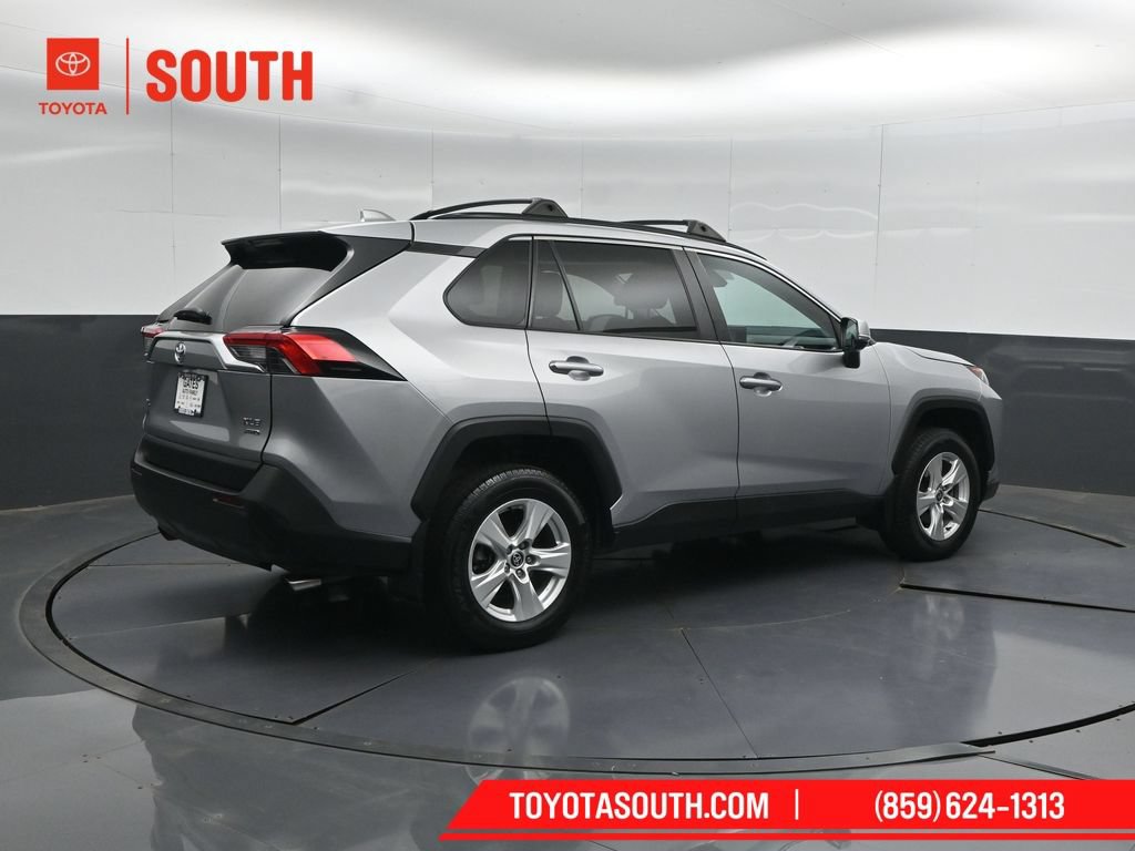 Used 2021 Toyota RAV4 XLE AWD/4WD image 2