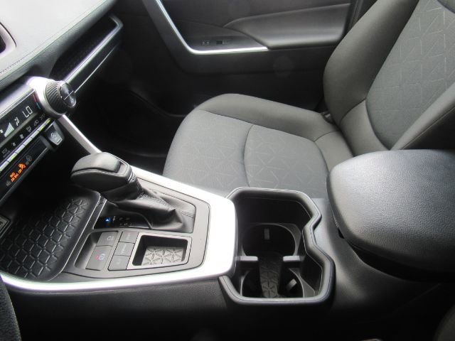 Used 2025 Toyota RAV4 XLE image 41