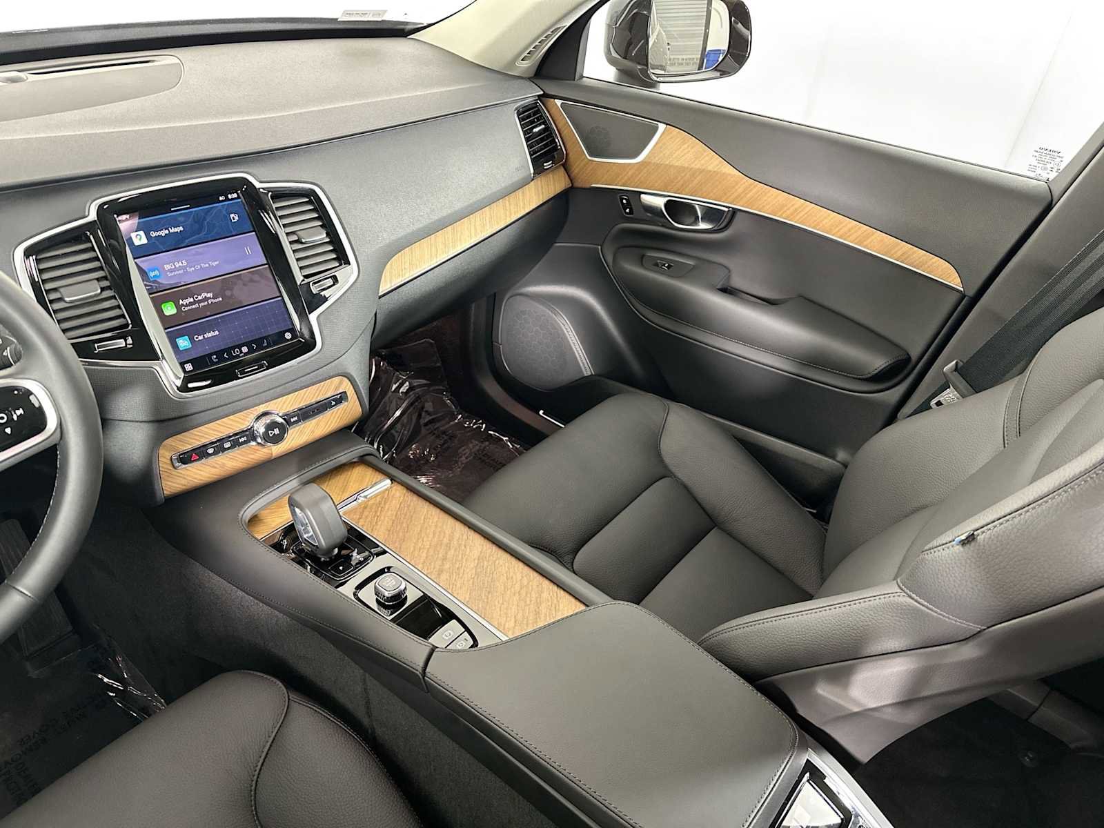 Used 2025 Volvo XC90 B5 Plus w/ Protection Package Premier image 22