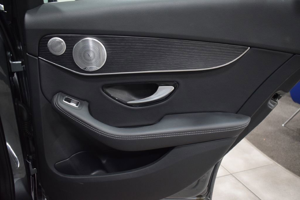 Used 2021 Mercedes-Benz C 300 4MATIC Sedan w/ Driver Assistance Package image 17