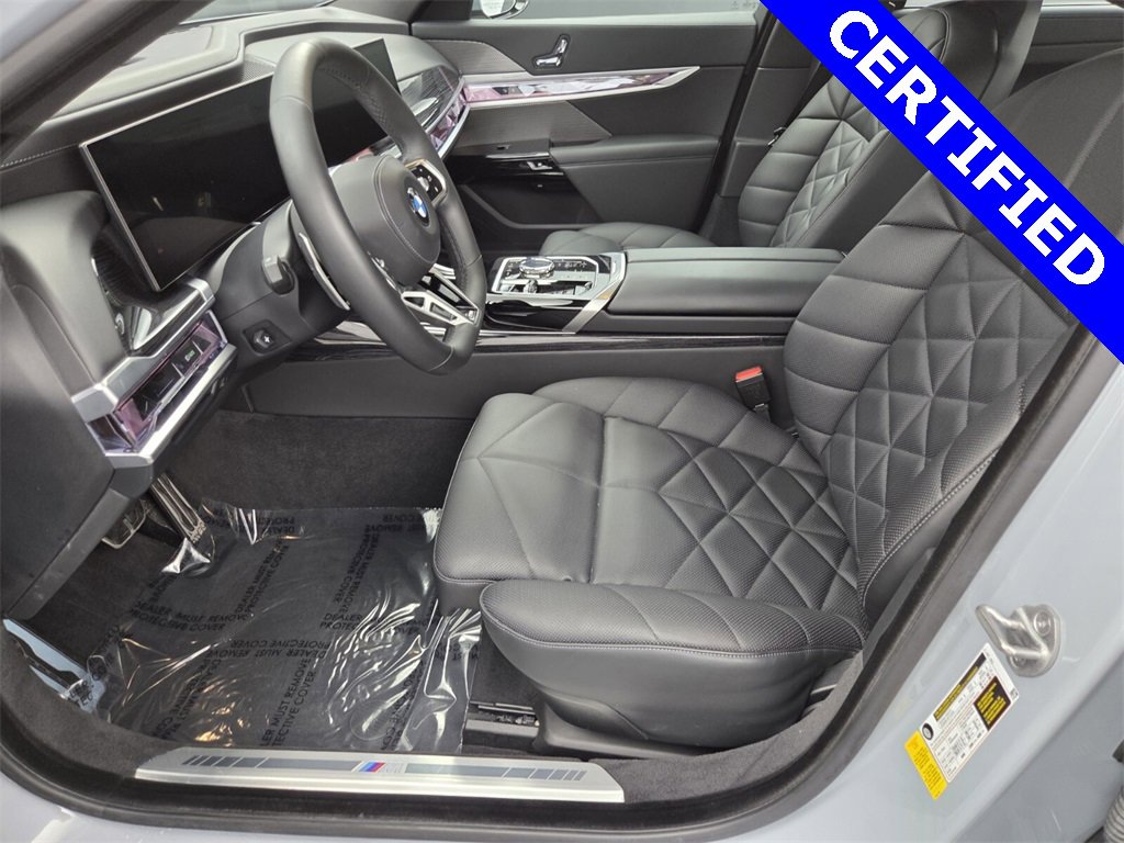 Used 2023 BMW 740i image 28