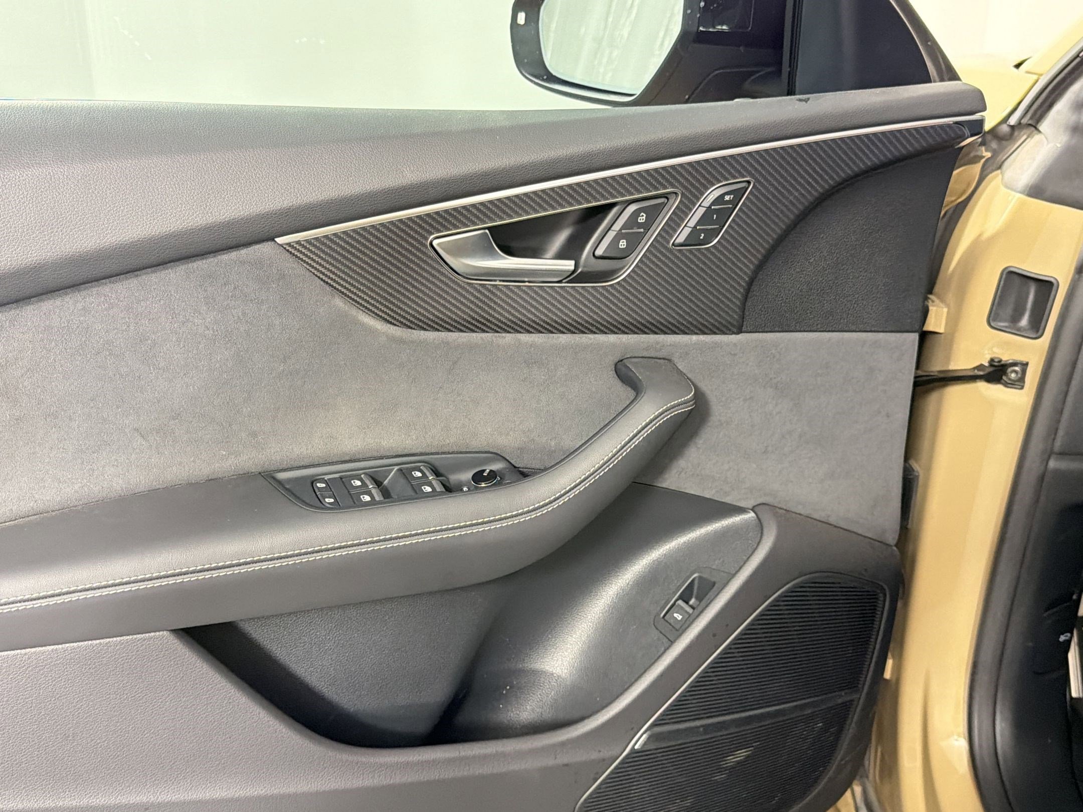 Used 2025 Audi SQ8 Prestige AWD/4WD image 15
