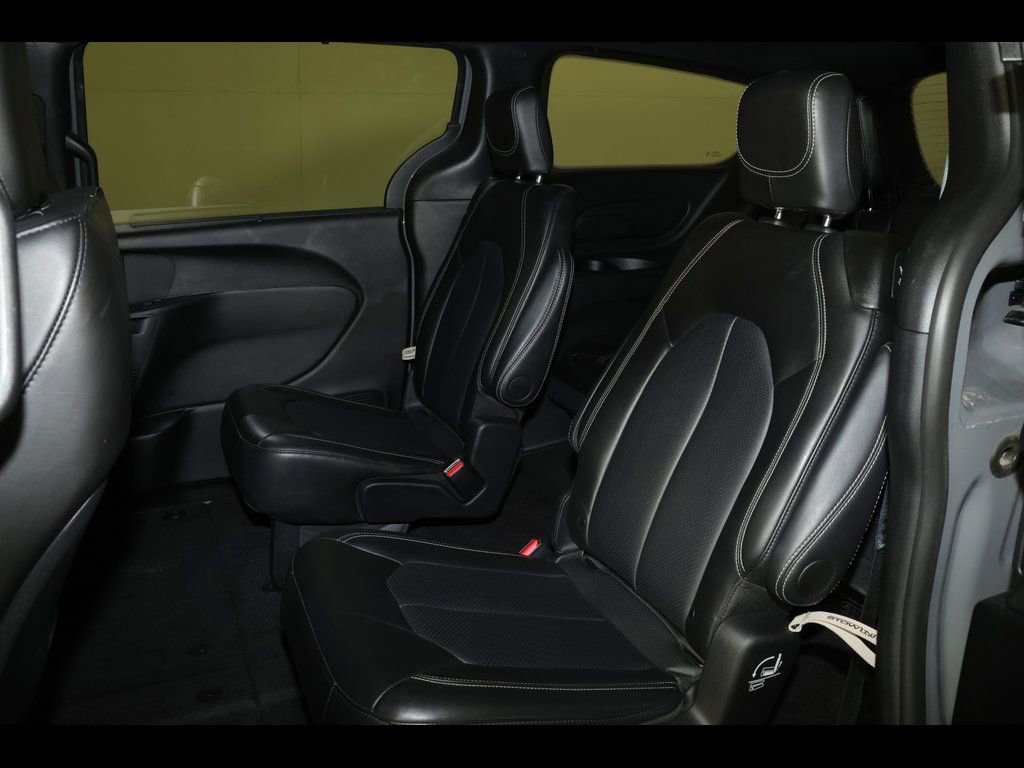 Used 2025 Chrysler Pacifica Select FWD image 28