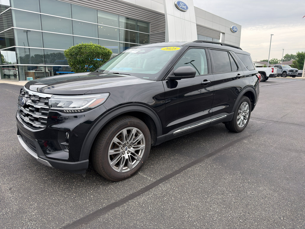 Used 2025 Ford Explorer Active w/ Active Comfort Package AWD/4WD image 2