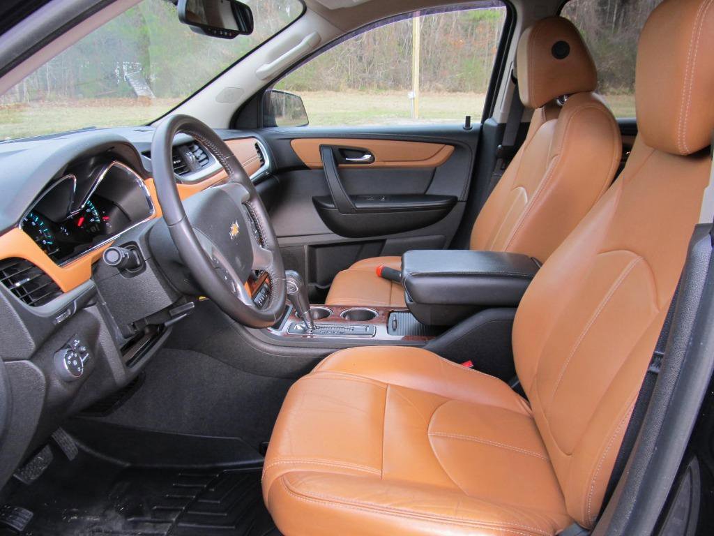 Used 2013 Chevrolet Traverse LT image 16