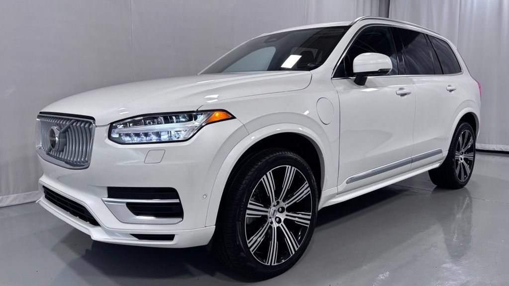 Certified 2025 Volvo XC90 T8 Plus w/ Protection Package Premier AWD/4WD image 1