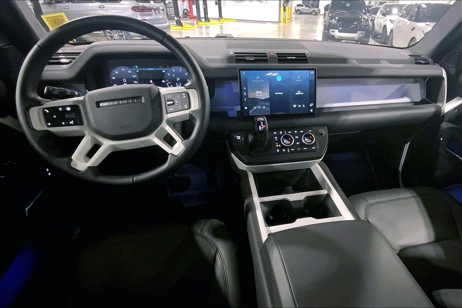 Used 2025 Land Rover Defender 130 X-Dynamic SE image 15