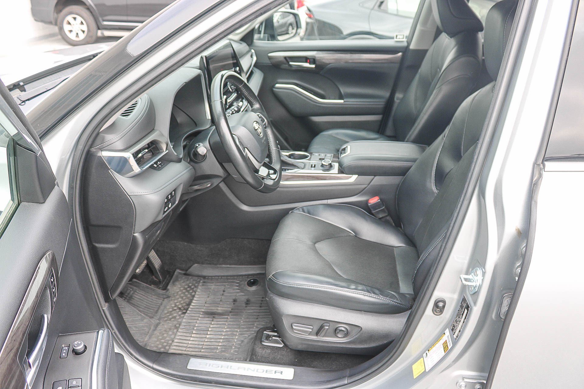Used 2023 Toyota Highlander Limited AWD/4WD image 19