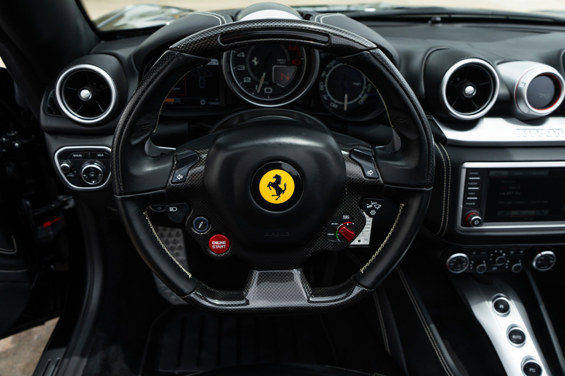 Used 2018 Ferrari California T RWD image 10
