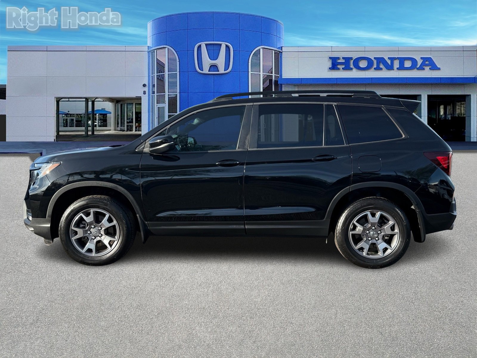 Used 2023 Honda Passport TrailSport image 3